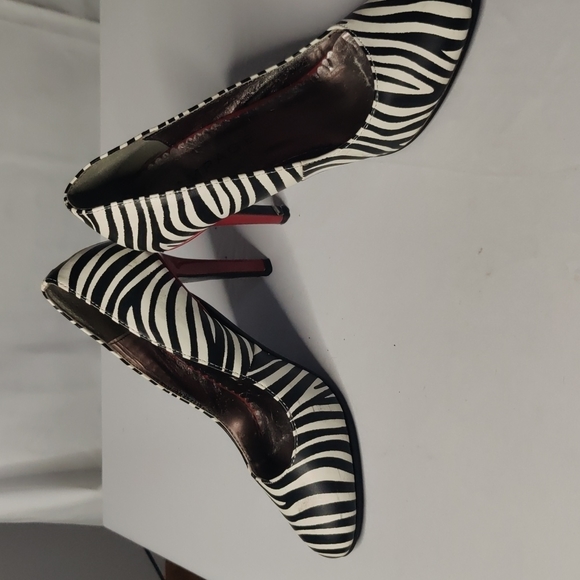 Heels - Picture 2 of 8